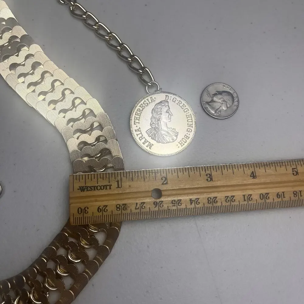 Unbranded gold tone